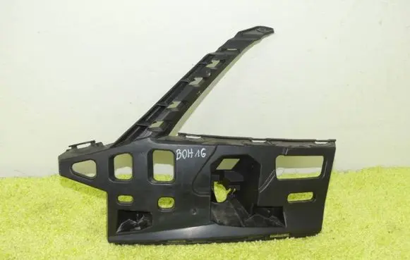 Skoda Octavia Mk3 (5E) Front bumper mounting bracket 5E0807055D