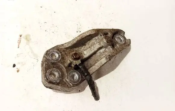 Engine mounting bracket