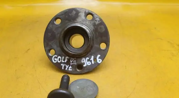 Volkswagen Golf VII Rear wheel hub 1K0501611Q