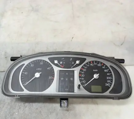 Renault Laguna II Speedometer (instrument cluster) 501018630077 8200218828 7N0FAZ63