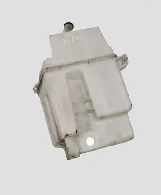 Toyota Avensis T250 Windshield washer fluid reservoir/tank