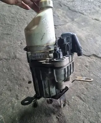 Opel Astra H Power steering pump 782599511A 13188613