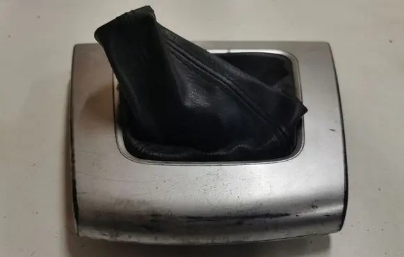 Mazda 5 Gear shifter surround trim plastic CC2964341