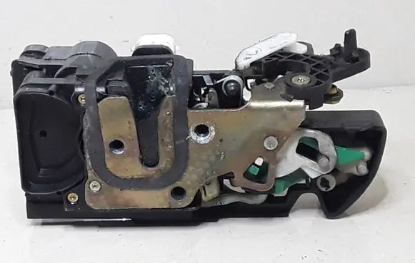 Opel Frontera B Rear door lock 16639861