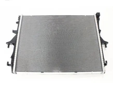 Audi Q7 4L Coolant radiator 955 106 420 1