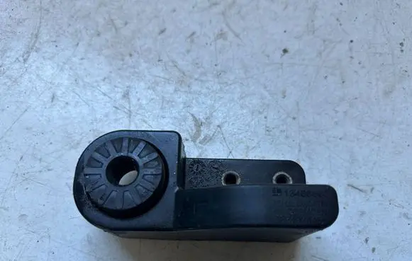 Opel Astra K Radiator mount bracket 13466590