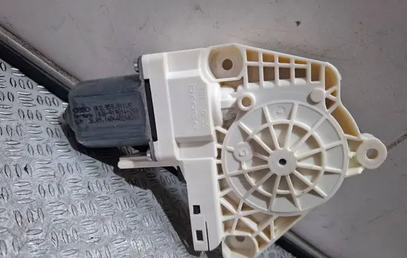 Audi A1 Rear door window regulator motor 8K0959811A 140440240266 103691931420