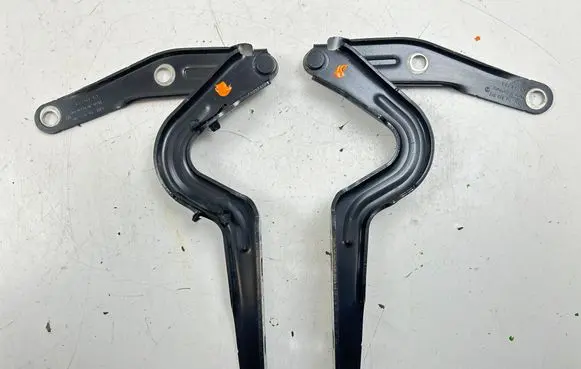 Volkswagen ID.4 Engine bonnet/hood hinges 11A823302 11A823301