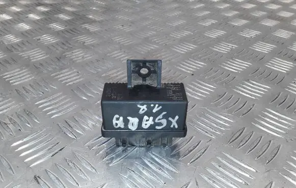 Citroen Xsara Picasso Fuel pump relay 240107