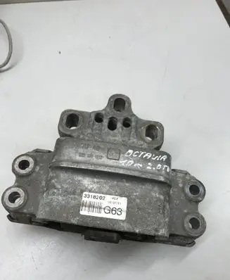 Skoda Octavia Mk2 (1Z) Engine mount bracket 1K0199555