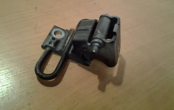 Audi A8 S8 D3 4E Front door lower hinge 8E0831412B