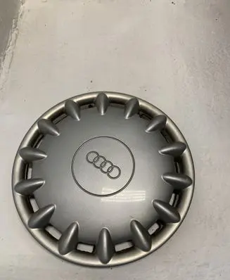 Audi A6 S6 C5 4B R15 wheel hub/cap/trim 8D0601147B