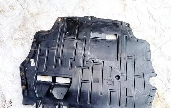 Volkswagen PASSAT B6 Engine splash shield/under tray 3C0825237F