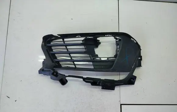 Peugeot 308 Front bumper lower grill 9989447