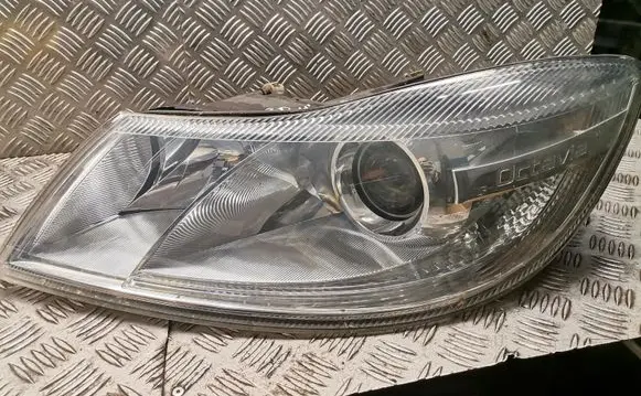 Skoda Octavia Mk2 (1Z) Headlight/headlamp 1z2941017p