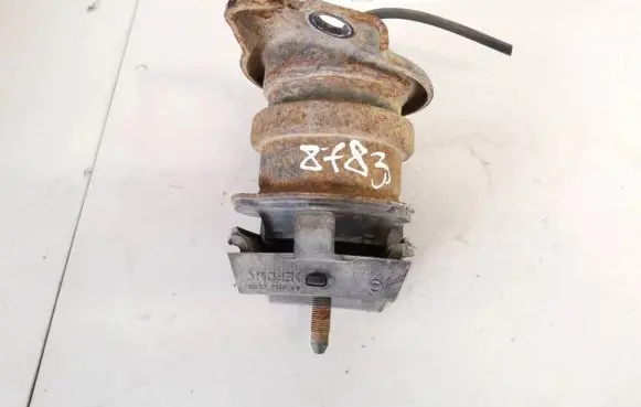 Nissan Pathfinder R51 Engine mount bracket
