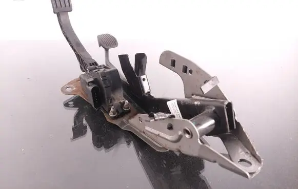 Ford Focus C-MAX Brake pedal 3M512467AH