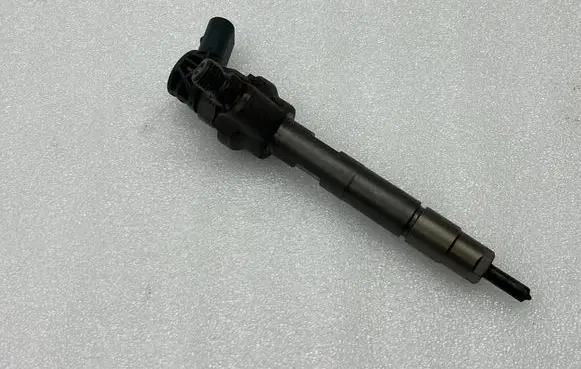 BMW 4 F36 Gran coupe Fuel injector 7810702