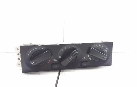 Mitsubishi Carisma Climate control unit MR360467 E32PB393
