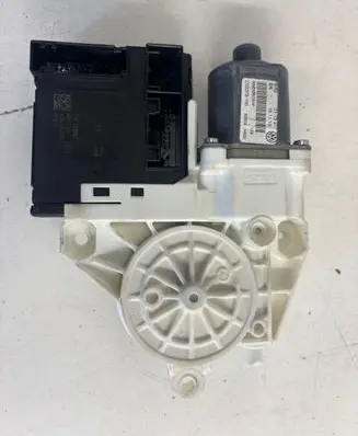 Volkswagen Tiguan Front door window regulator motor 5N0959701F 011341 C03379100