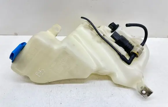 Volkswagen PASSAT B5 Windshield washer fluid reservoir/tank 3B0955453N