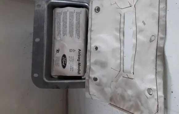 Ford Mondeo Mk III Passenger airbag