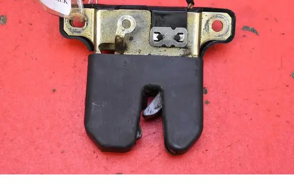 Audi A8 S8 D2 4D Tailgate/trunk/boot lock/catch/latch 