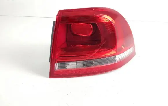 Volkswagen Touareg II Rear/tail lights 7P6945096D 89090227