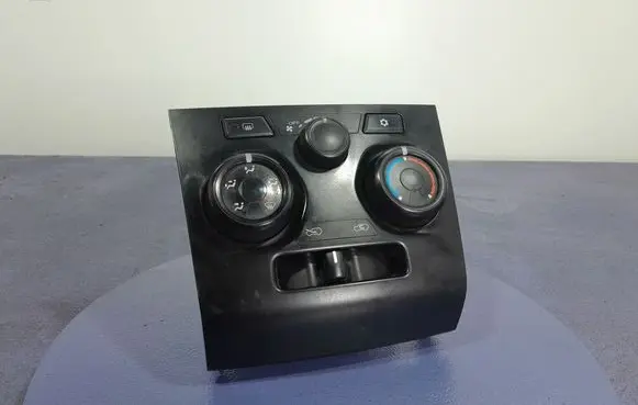 Isuzu D-Max Climate control unit 8981201404