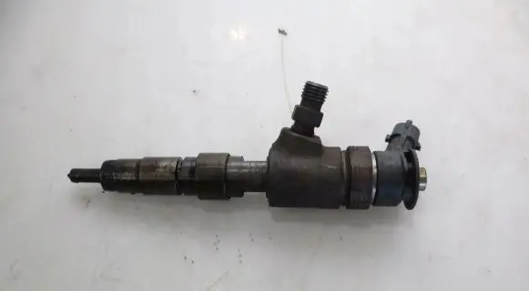 Peugeot 208 Fuel injector 0445110339