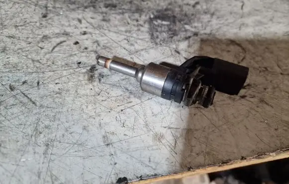 Fuel injector