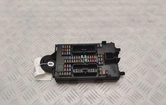 Volvo S90, V90 Fuse module 32142591