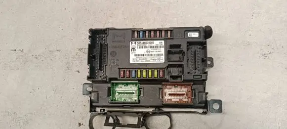 Fiat Ducato Fuse module 503446570007 E2410R063403 BCM250M01