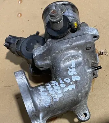 Toyota Corolla Verso AR10 Engine shut-off valve 