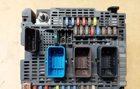 Peugeot 508 Fuse module 9674922080 BSMZ0400
