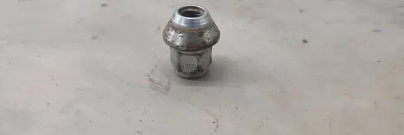 Toyota RAV 4 (XA20) Nuts/bolts 