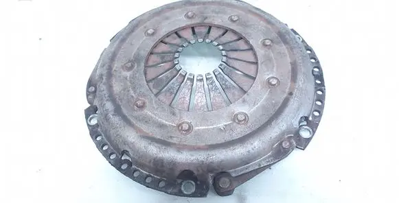 Volkswagen PASSAT B5 Pressure plate 30822000555