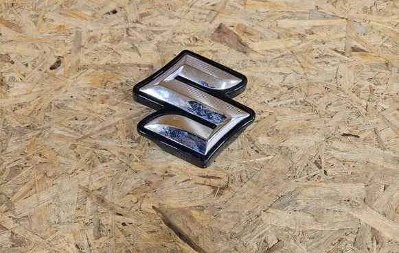 Manufacturer badge logo/emblem
