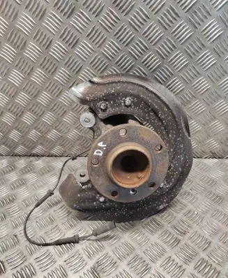 BMW 4 F32 F33 Front wheel hub 6858314