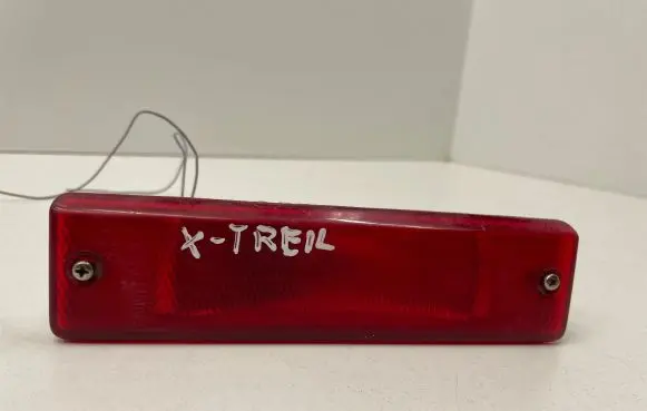 Third/center stoplight