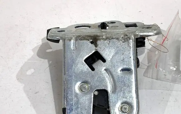Volkswagen Jetta VI Tailgate exterior lock 5G0827505D