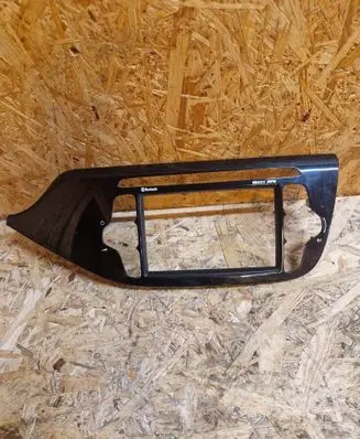 Radio/GPS head unit trim