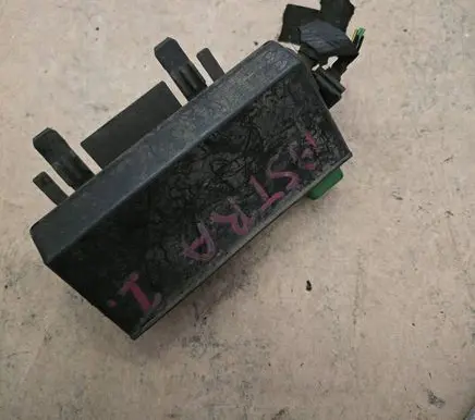 Opel Astra F Fuse box set 90560473