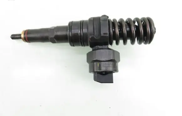 Volkswagen Golf IV Fuel injector 0414720007 038130073F