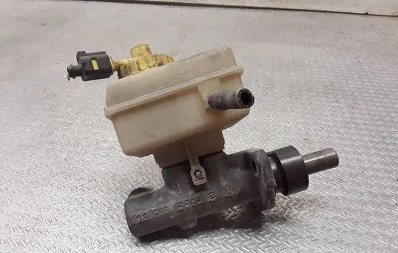 Volkswagen New Beetle Master brake cylinder