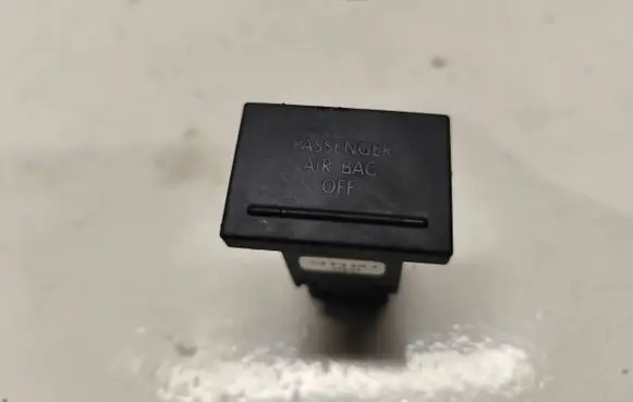 Volkswagen Touareg I Passenger airbag on/off switch 7L6919235A