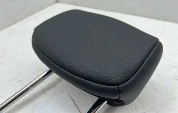 Nissan Leaf II (ZE1) Rear seat headrest 