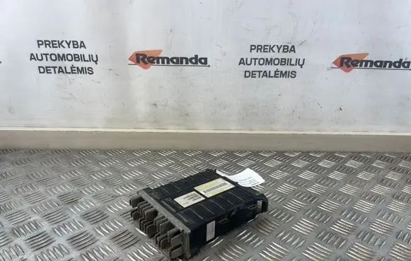 Volkswagen PASSAT B3 Engine control unit/module 443907311B 0261200261
