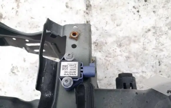 Volvo V50 Airbag deployment crash/impact sensor 30737140