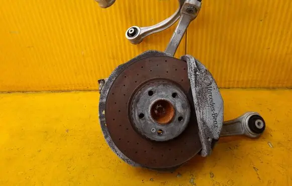 Mercedes-Benz C W205 Front wheel hub spindle knuckle A0004212112